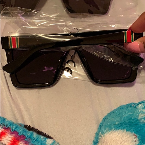 Red & green glasses - Picture 3 of 6